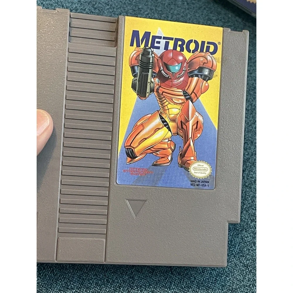 METROID- YELLOW LABEL- Classic Series( NES 1992) W/Box. Good Condition
